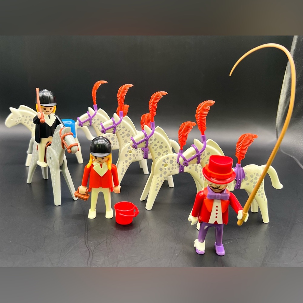 Geobra/Playmobil- Red and Purple Action Figures Playset- Horses plus figures